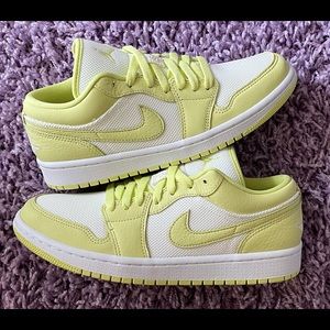 Jordan 1 Low SE Limelight (W)